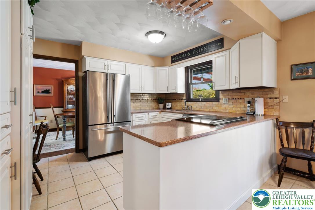 1029 Hawthorn Road Allentown, PA 18103 - Photo 3 of 48