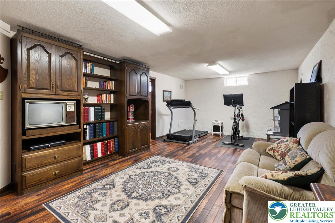 1029 Hawthorn Road Allentown, PA 18103 - Photo 32 of 48