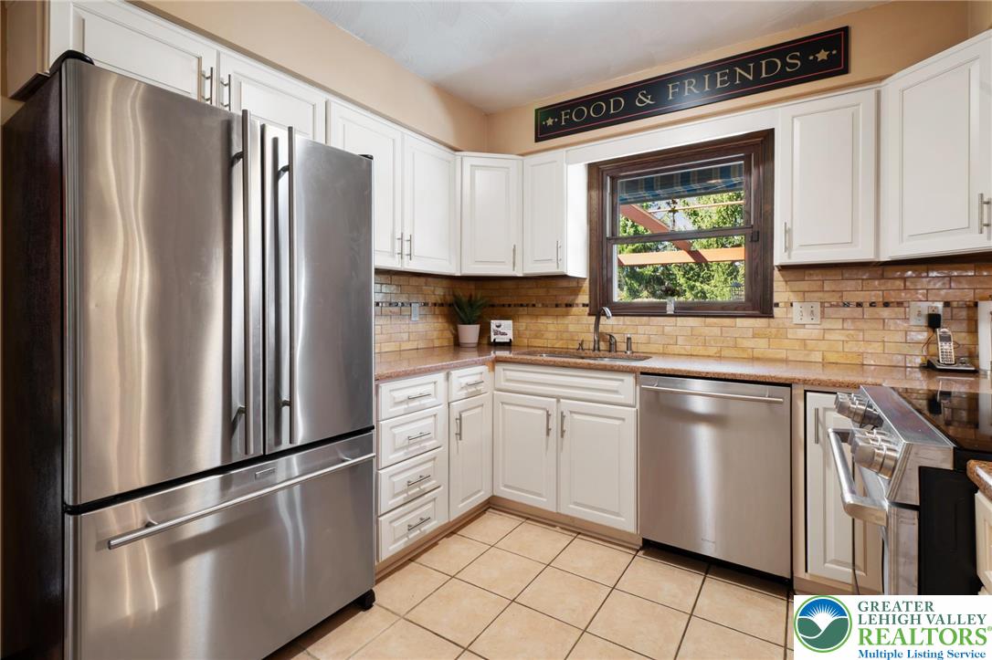 1029 Hawthorn Road Allentown, PA 18103 - Photo 4 of 48