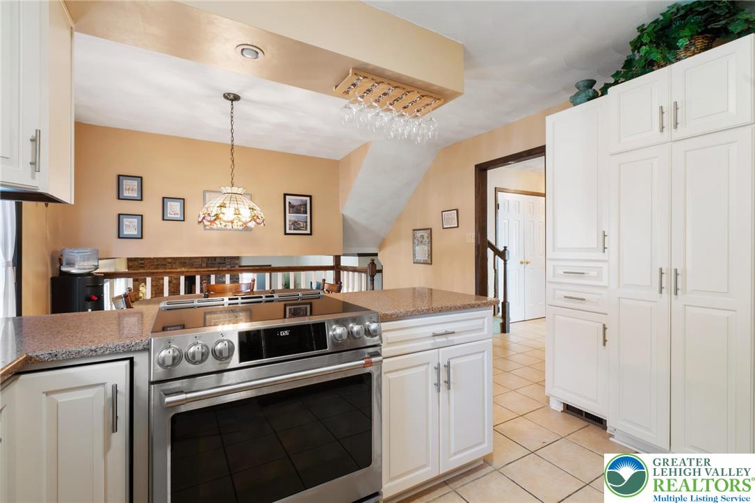 1029 Hawthorn Road Allentown, PA 18103 - Photo 6 of 48