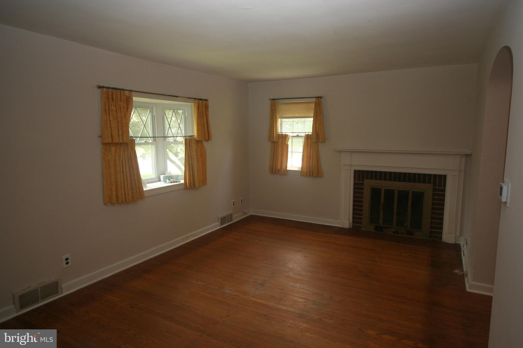 231 Oreland Mill Road Oreland, PA 19075 - Photo 11 of 16 Living room