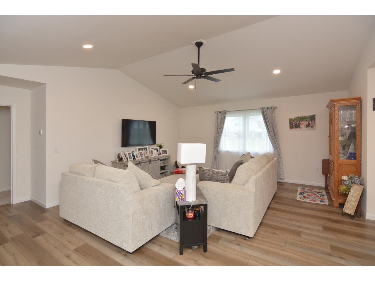 905 Roosevelt Street Baraboo, WI 53913 - Photo 7 of 22