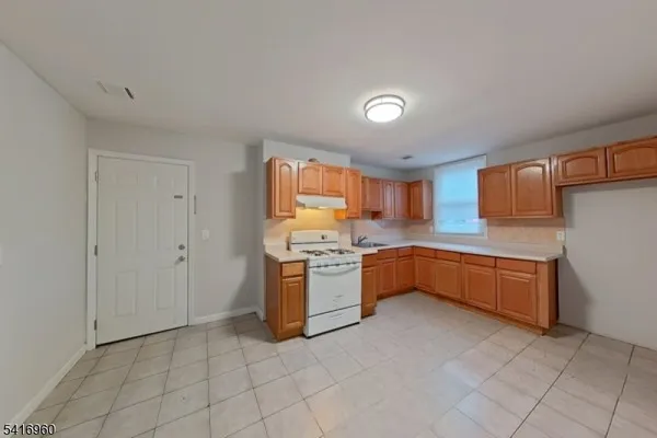 $1,800 | 10 Fleming Avenue, Newark, NJ 07105