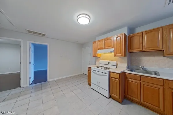 $1,800 | 10 Fleming Avenue, Newark, NJ 07105