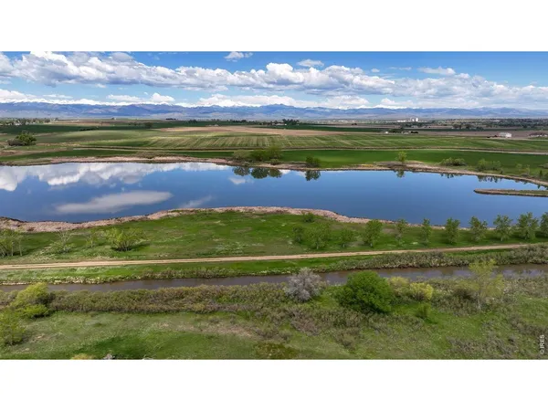 a view of an ocean and