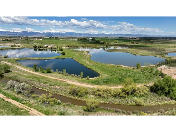 a black and white photo of a city
