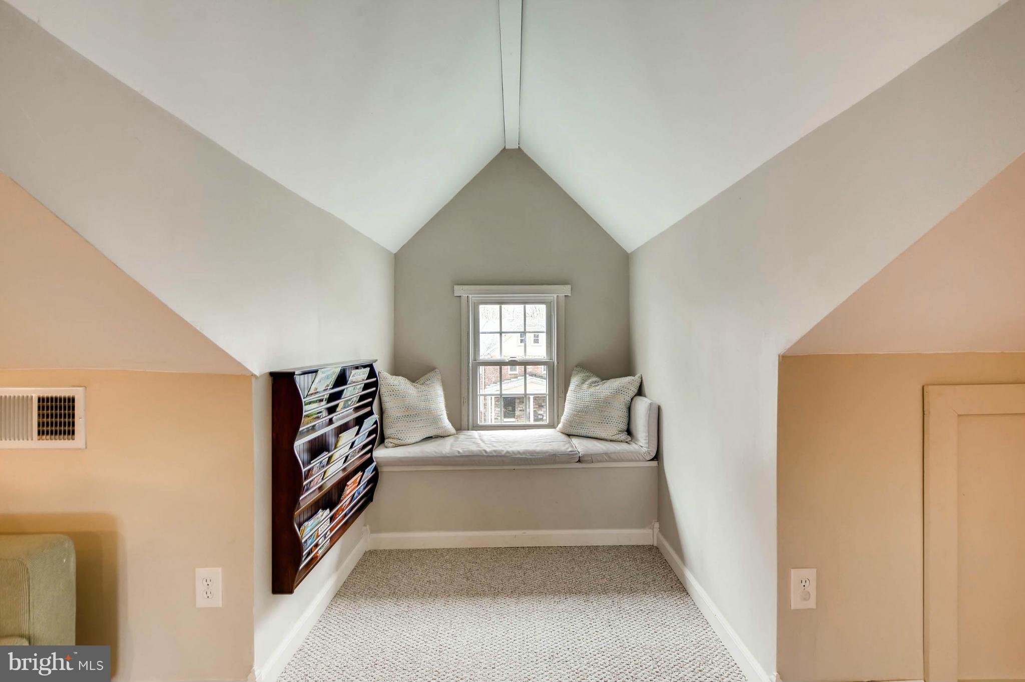 212 Hopkins Road Baltimore, MD 21212 - Photo 11 of 16 Family Room