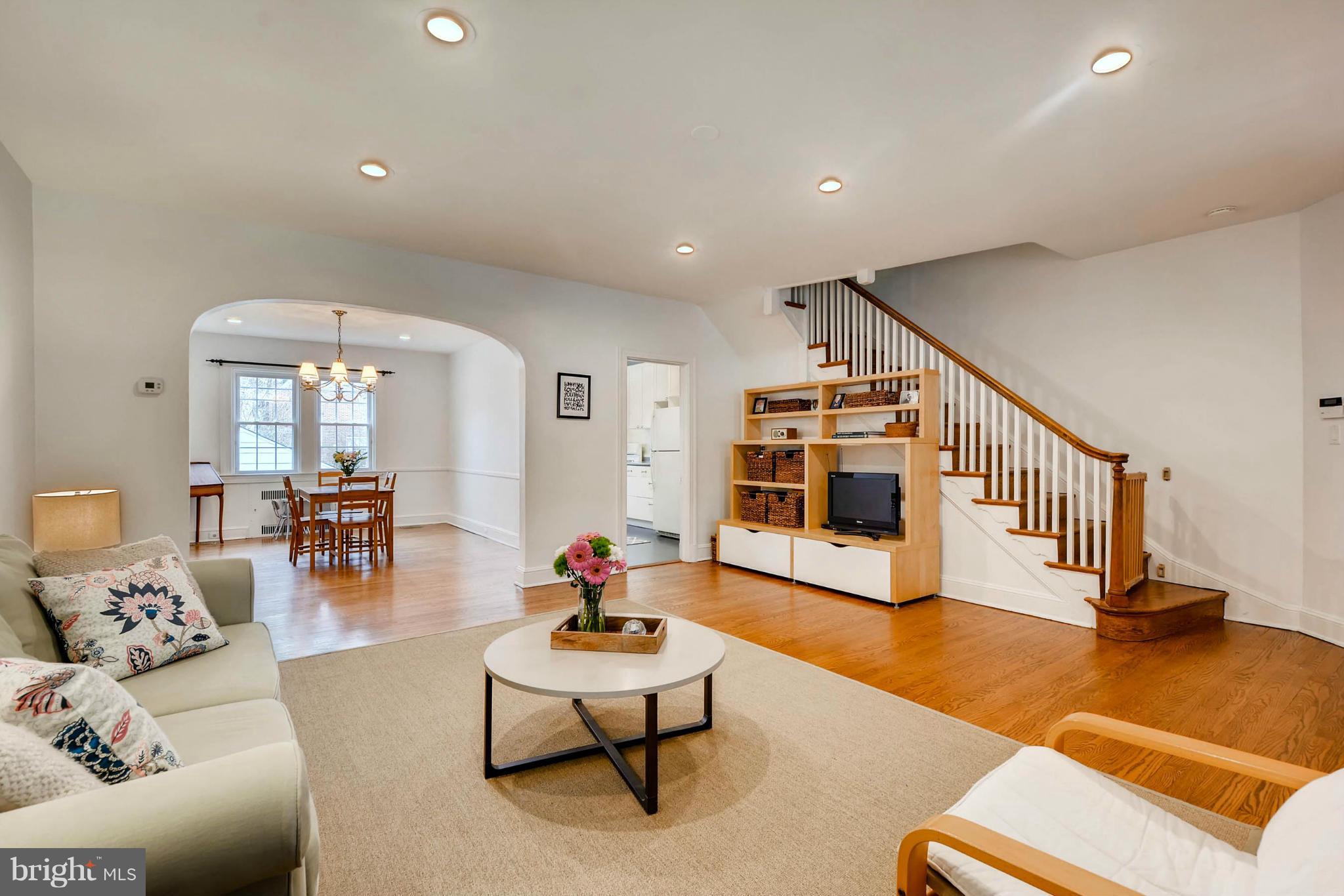 212 Hopkins Road Baltimore, MD 21212 - Photo 3 of 16 Living Room