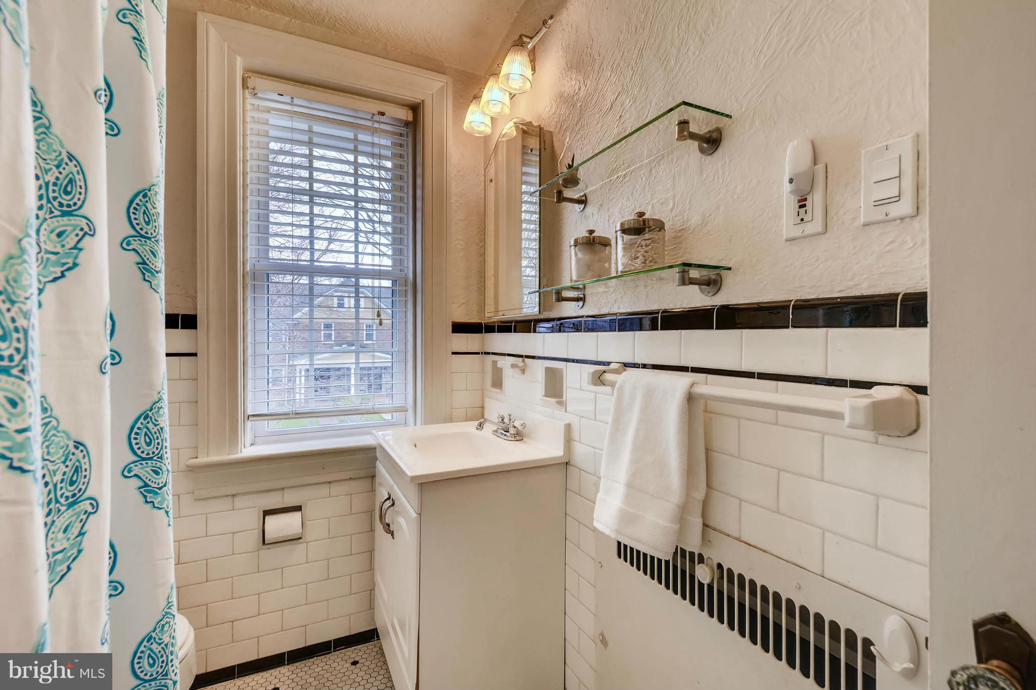 212 Hopkins Road Baltimore, MD 21212 - Photo 9 of 16 Bath