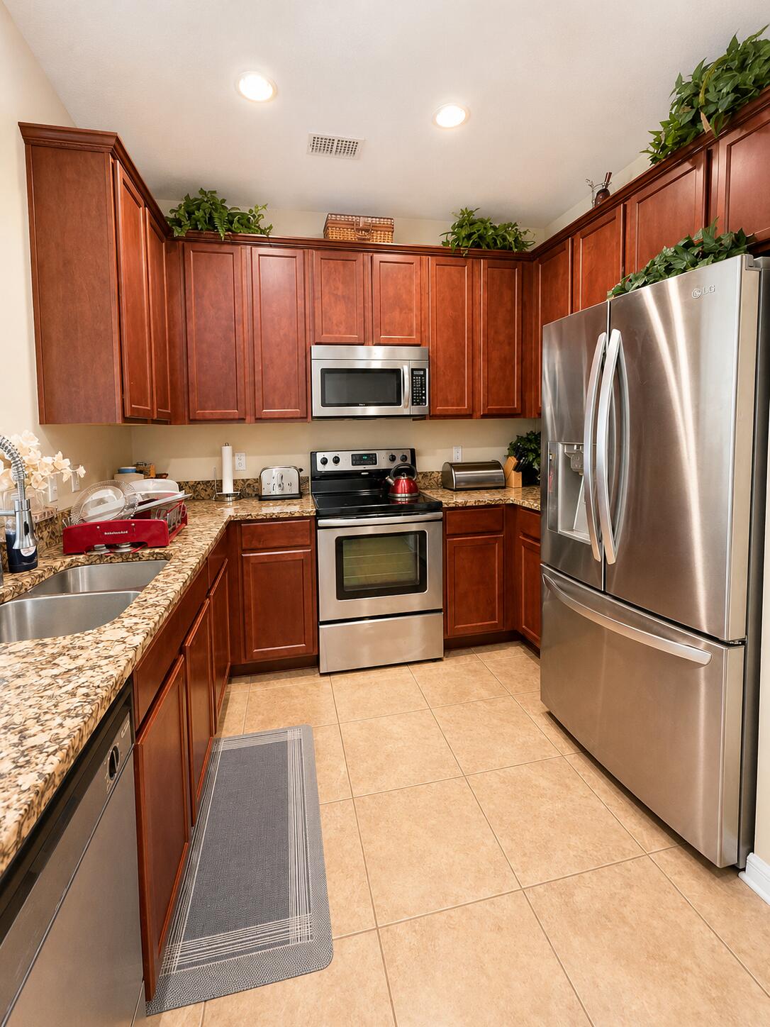 5513 Rutherford Place Oviedo, FL 32765 - Photo 9 of 27 FF2D8264-C331-463C-A6CC-427A99B09B0B