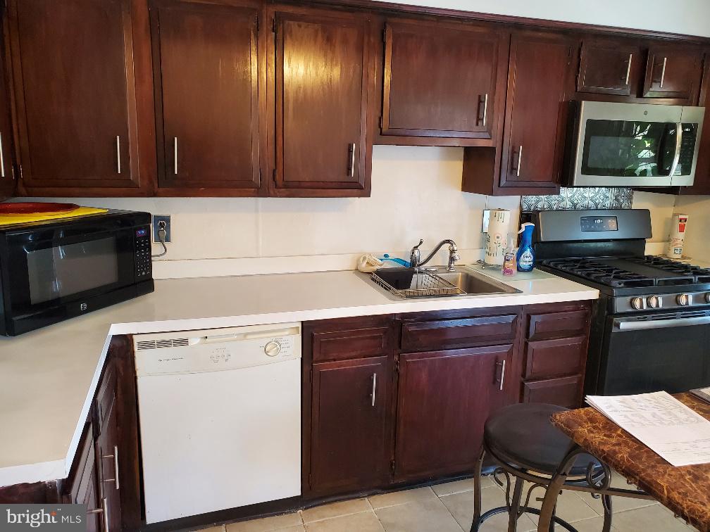 3541 Benzinger Road Baltimore, MD 21229 - Photo 7 of 27