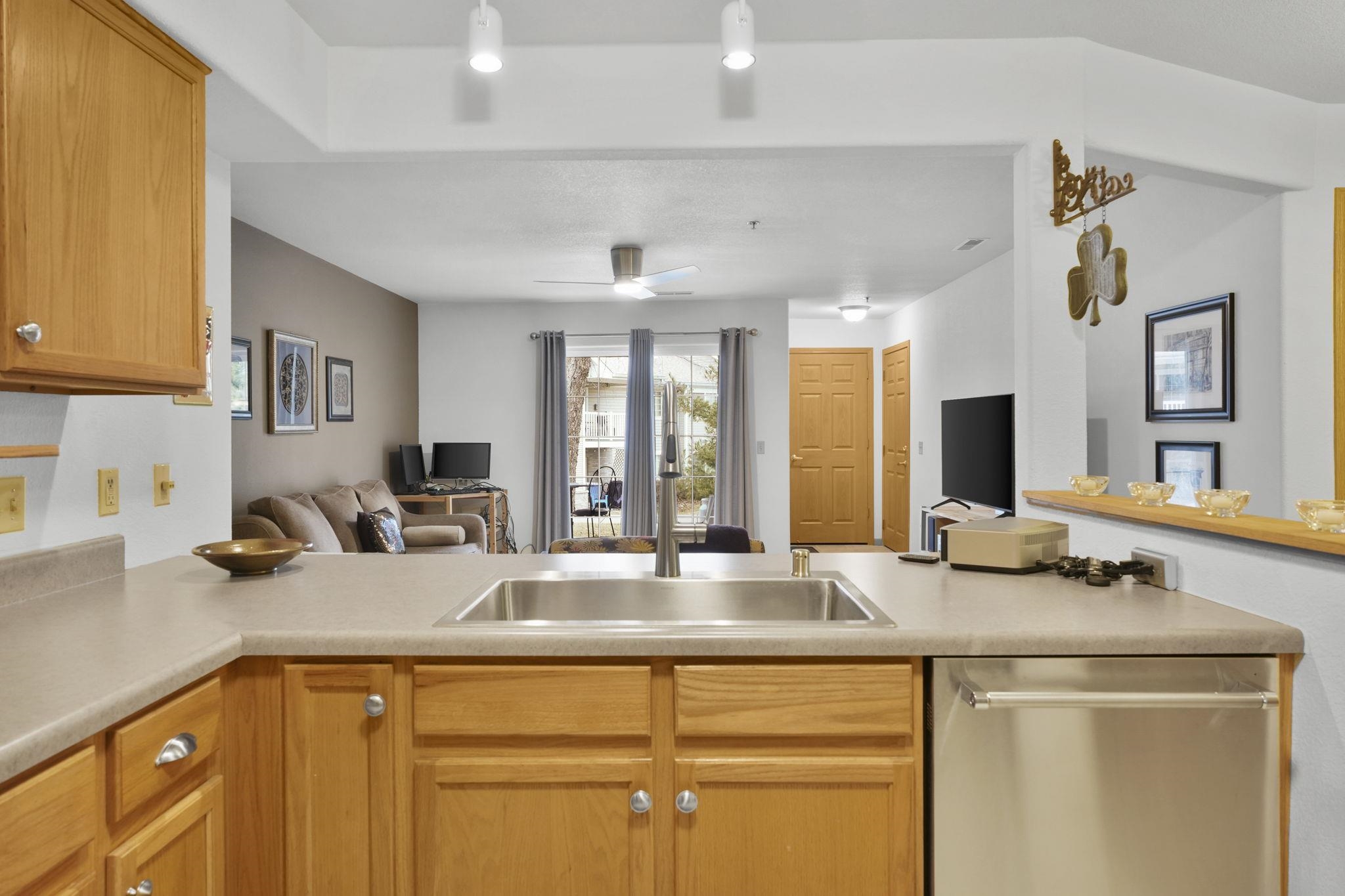 5334 Congress Avenue, Unit 4 Madison, WI 53718 - Photo 4 of 31