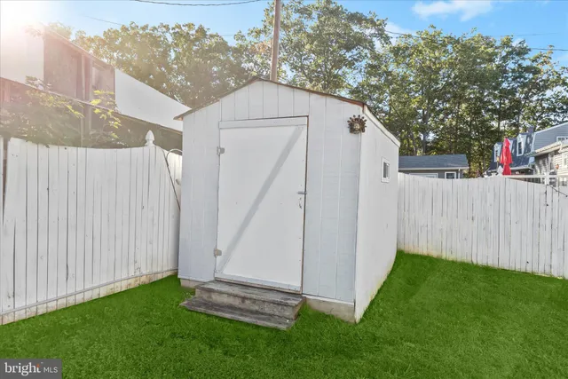 a view of houses with yard and a trees