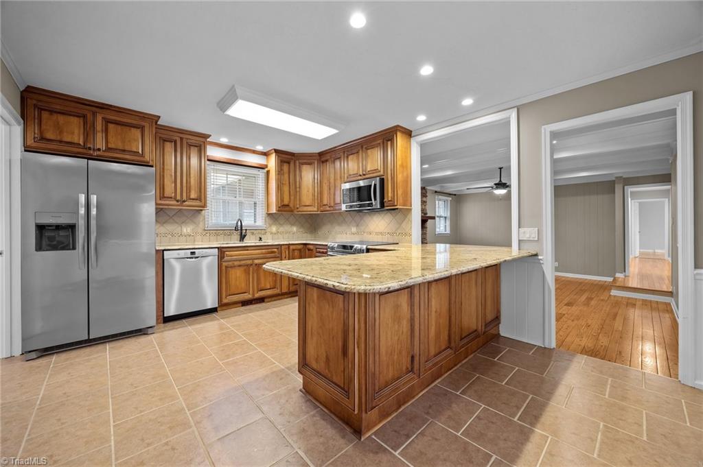 6922 Maynard Road Summerfield, NC 27358 - Photo 27 of 49 Kitchen
