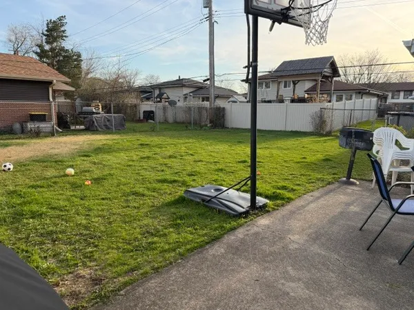 $260,000 | 14708 El Vista Avenue, Oak Forest, IL 60452