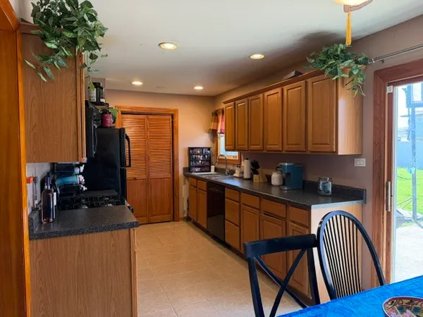 $260,000 | 14708 El Vista Avenue, Oak Forest, IL 60452