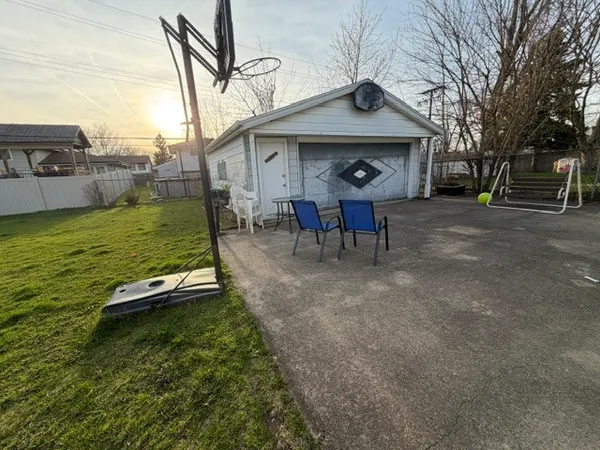 $260,000 | 14708 El Vista Avenue, Oak Forest, IL 60452