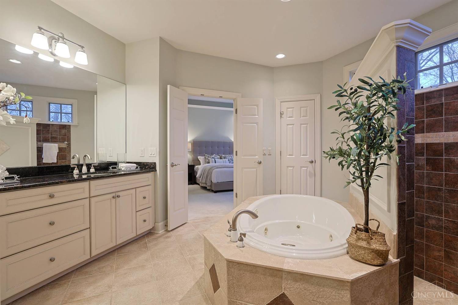 7365 Drake Road Cincinnati, OH 45243 - Photo 23 of 49 Primary Bathroom