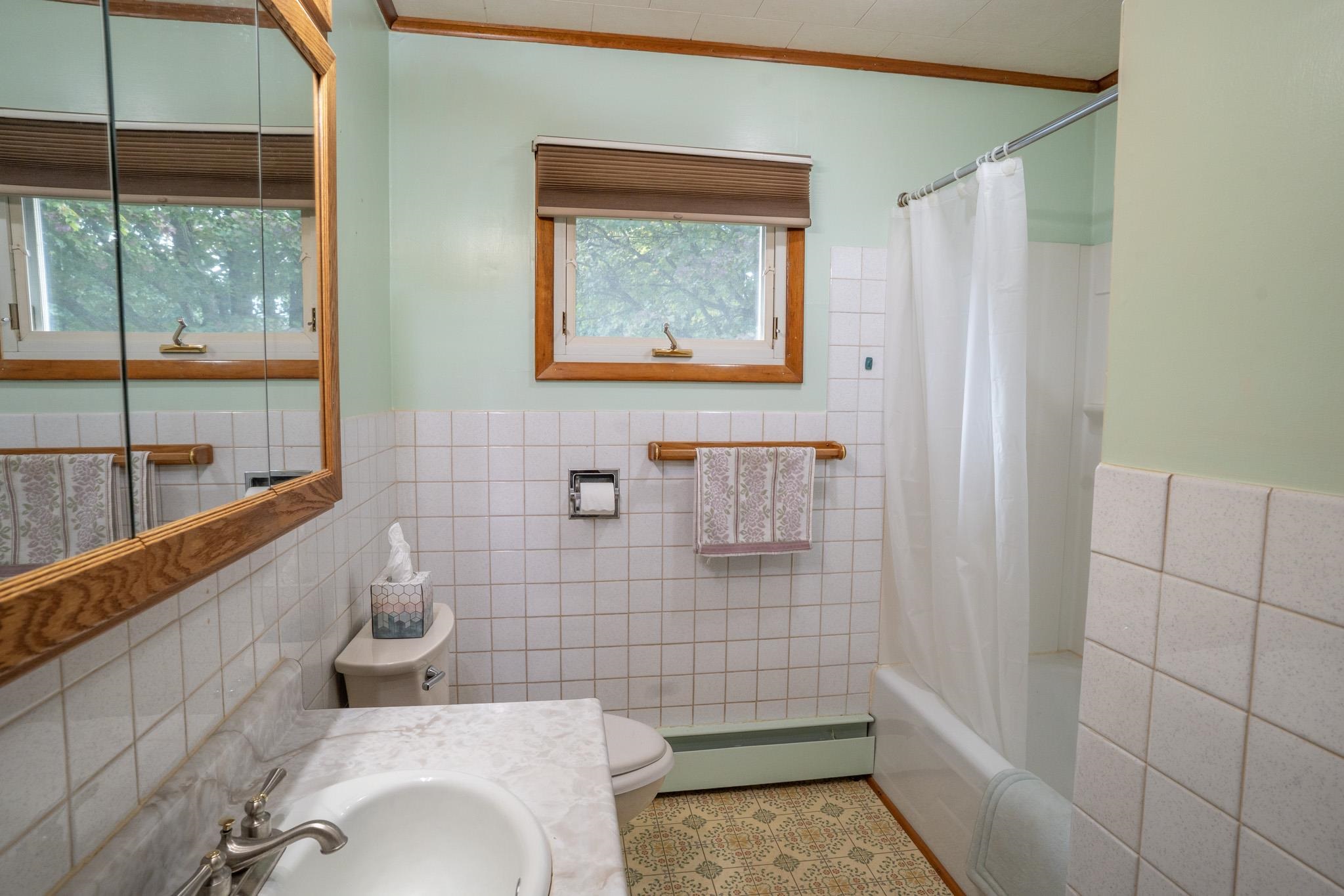 1229 Porters Point Road Colchester, VT 05446 - Photo 9 of 27 Gallery Image 9