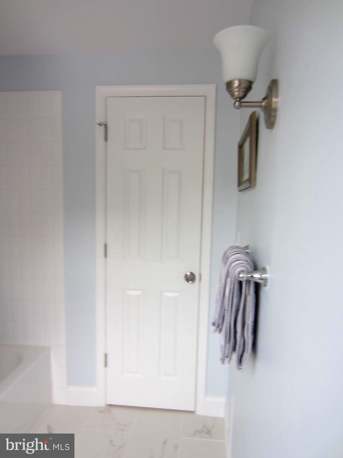 607 Columbia Road Northwest Washington, DC 20001 - Photo 30 of 48 Upper level full bathroom