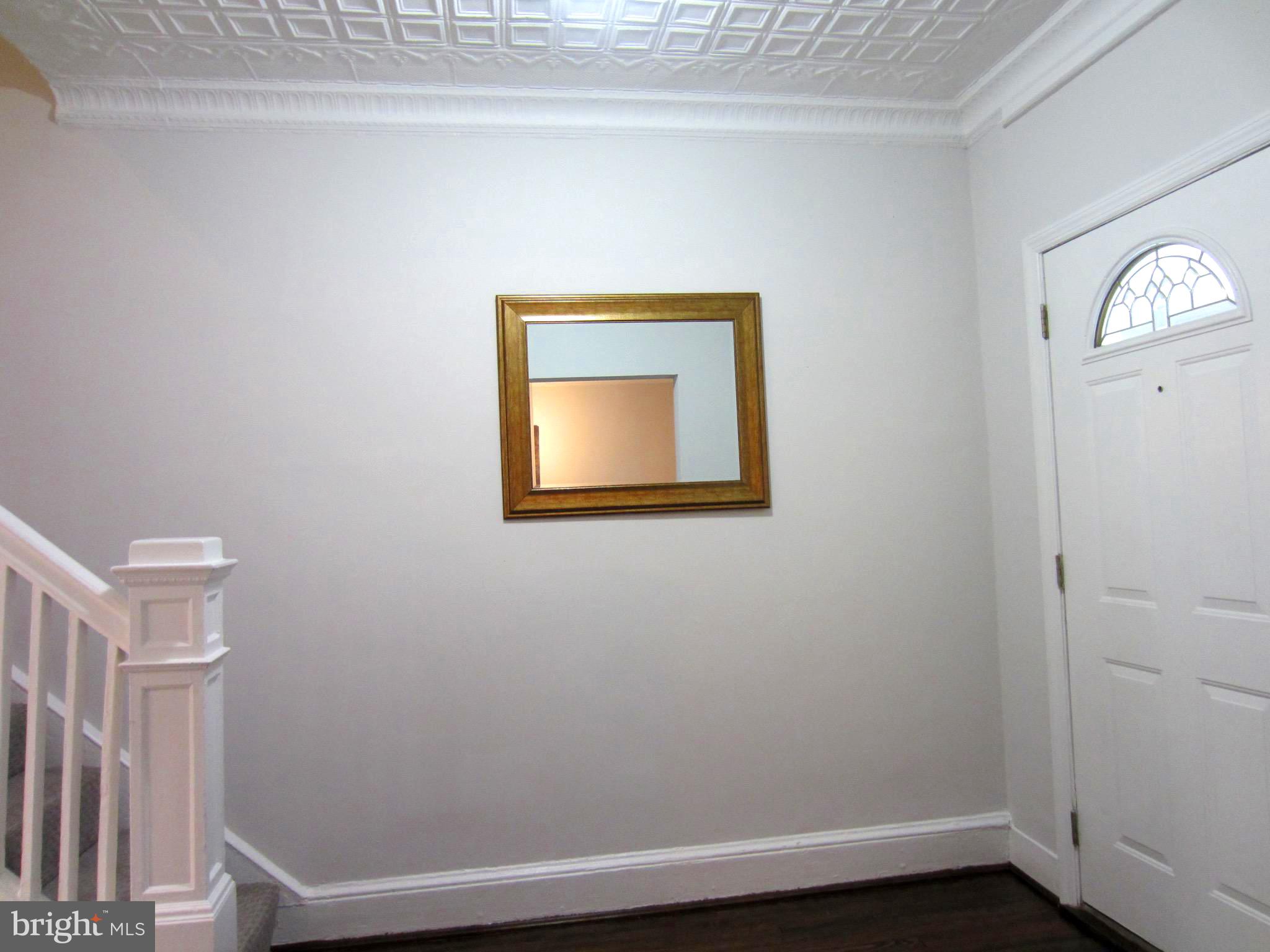 607 Columbia Road Northwest Washington, DC 20001 - Photo 4 of 48 Front foyer