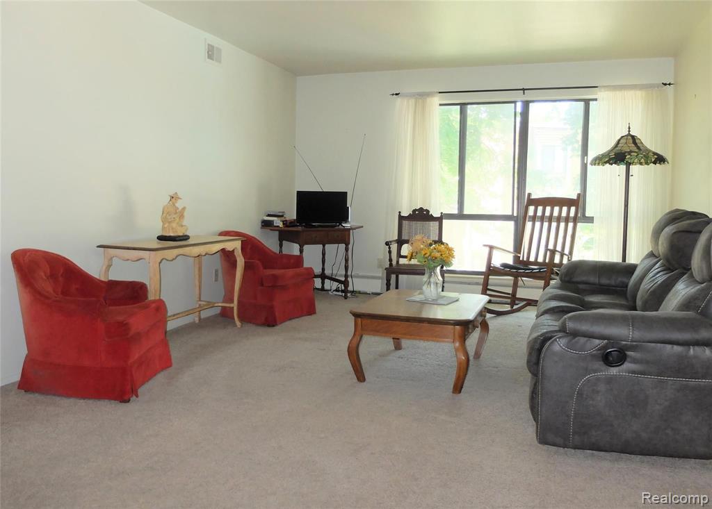 28422 Eight Mile Road, Unit B7 Farmington Hills, MI 48336 - Photo 3 of 7
