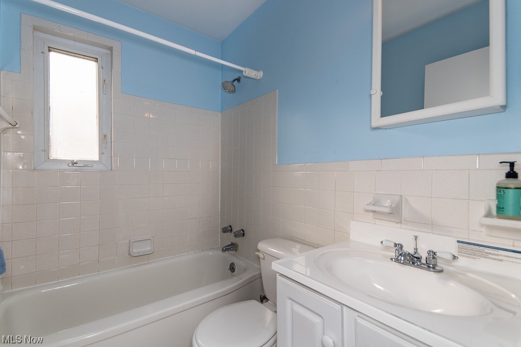 1178 Lander Road Cleveland, OH 44124 - Photo 12 of 24