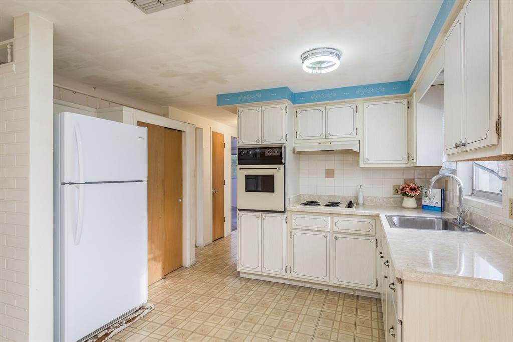 3706 Cambridge Street New Port Richey, FL 34652 - Photo 8 of 29 KITCHEN