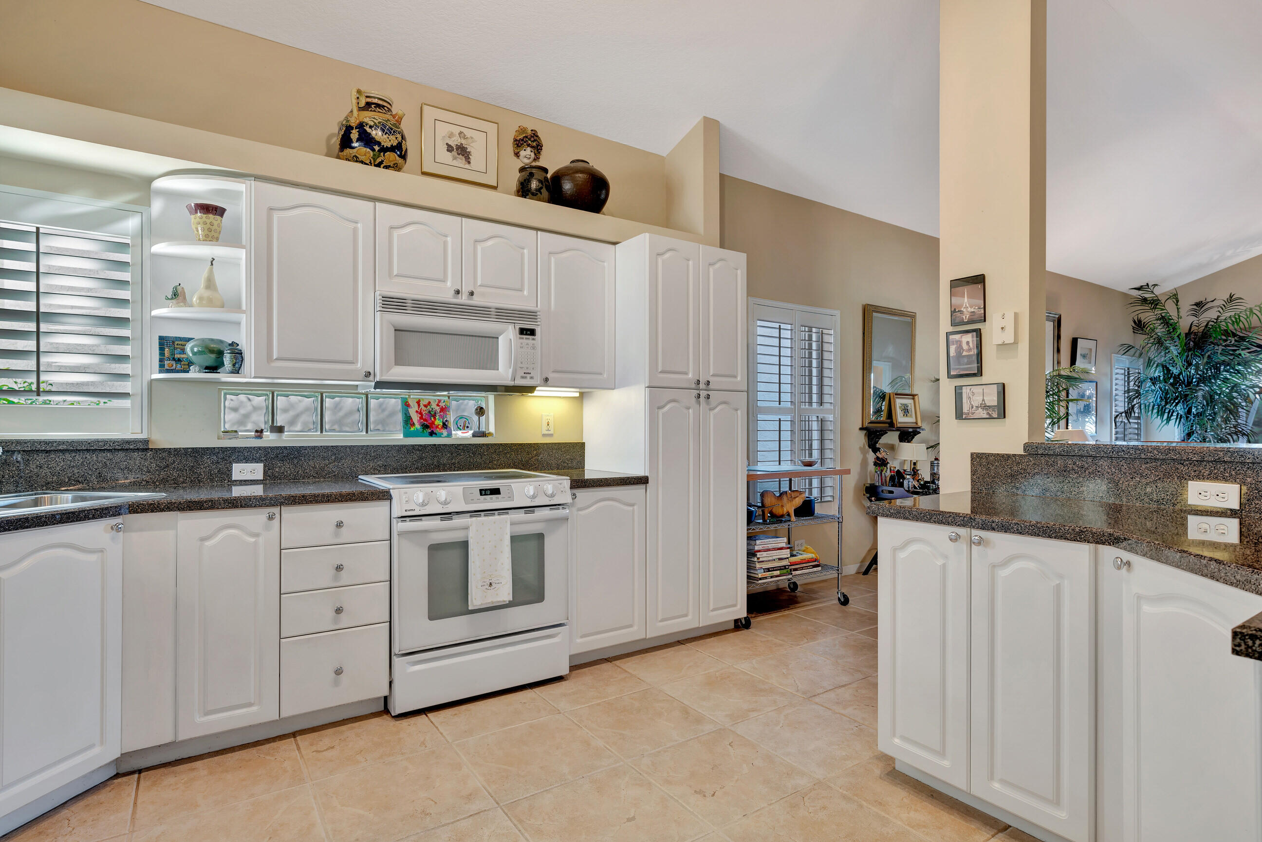 5018 Elpine Way Riviera Beach, FL 33418 - Photo 12 of 46 Kitchen