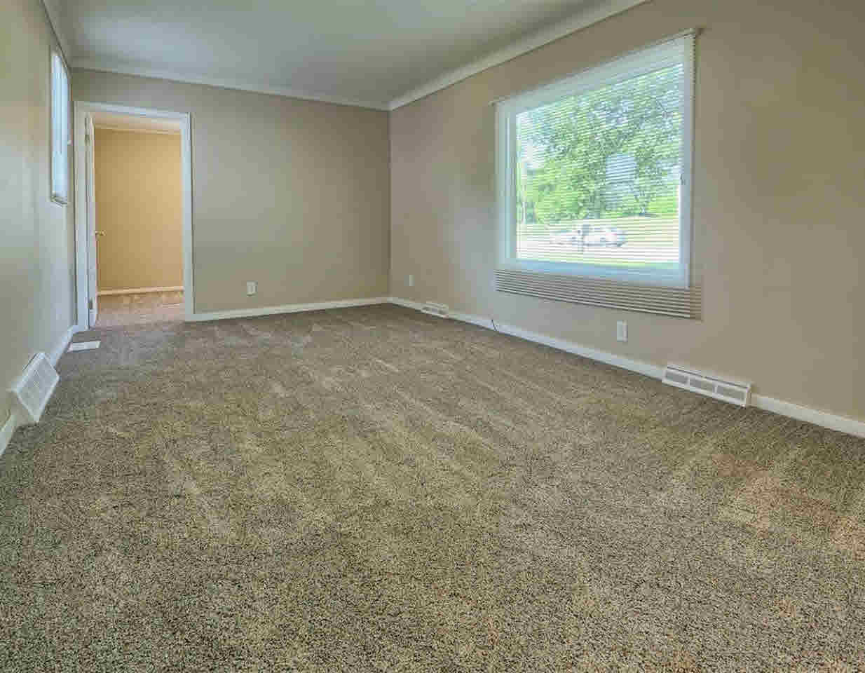3070 South Center Road Burton, MI 48519 - Photo 20 of 25 21305718-19.JPG