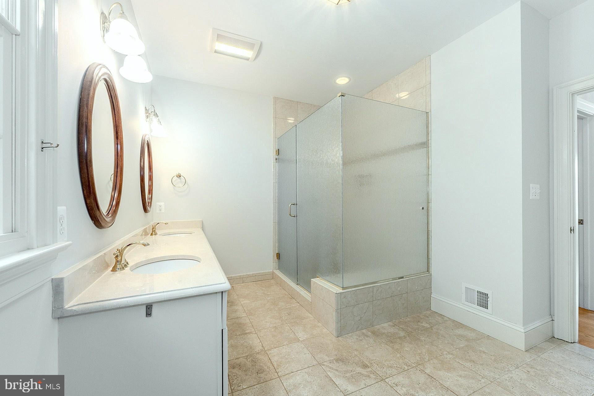11208 West Montpelier Road Great Falls, VA 22066 - Photo 34 of 77 a bathroom with a sink a toilet and shower
