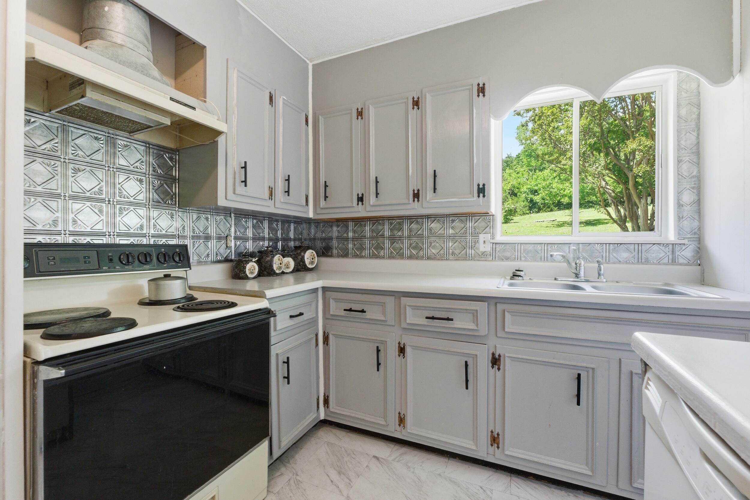 1000 Hill Crest Road Hixson, TN 37343 - Photo 4 of 31 Kitchen