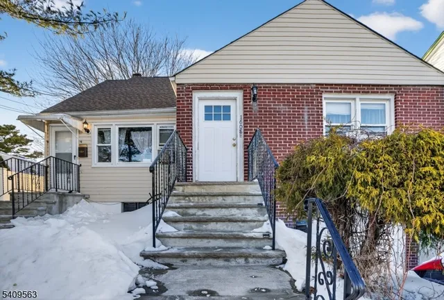 $1,800 | 1608 Van Ness Terrace, Unit 2, Union, NJ 07083