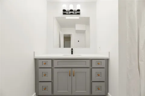 $375,000 | 13194 Trail Hollow Drive, Unit 3194, Houston, TX 77079