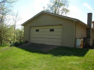 12200 Foley Road Fenton, MI 48430 - Photo 7 of 9 20258898-6.JPG