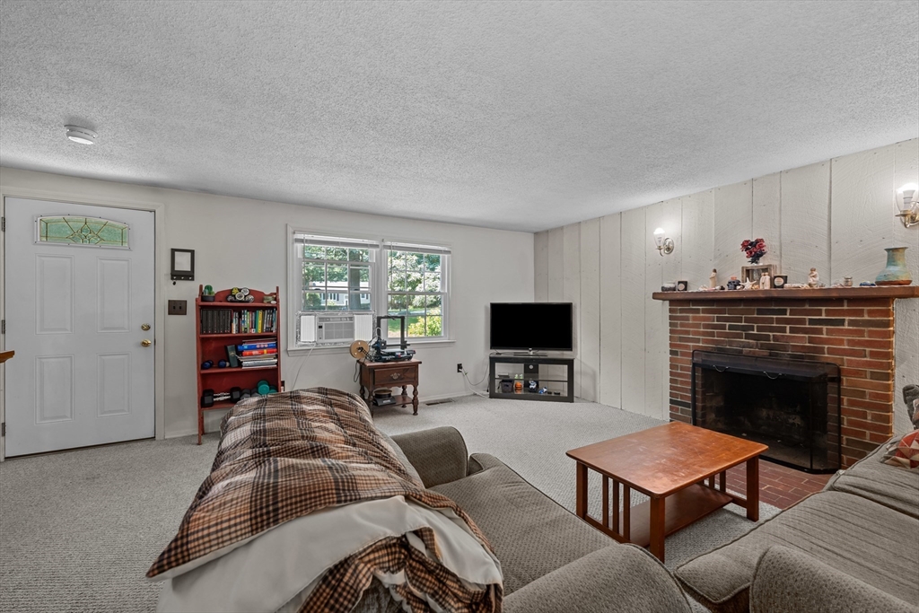 607-609 Flat Hill Road Lunenburg, MA 01462 - Photo 5 of 42