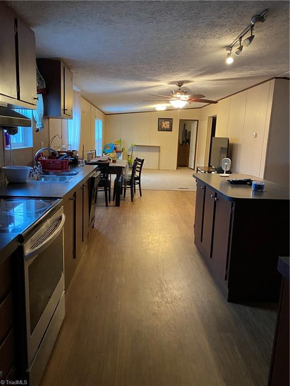 620 York Road Mount Airy, NC 27030 - Photo 4 of 17 Kitchen/Dining Area