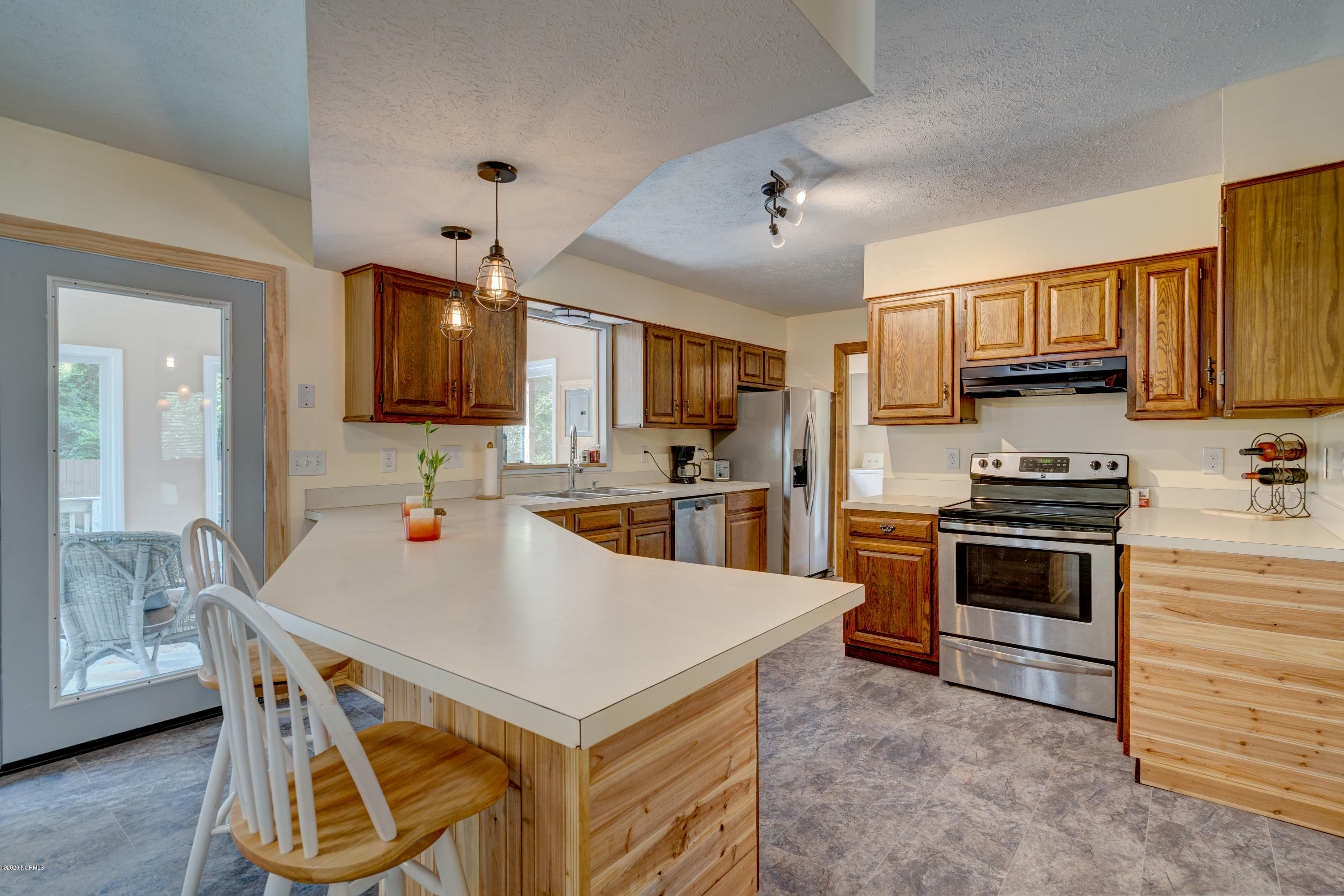 131 Albemarle Road Wilmington, NC 28405 - Photo 7 of 38 131AlbermarleEdit-20
