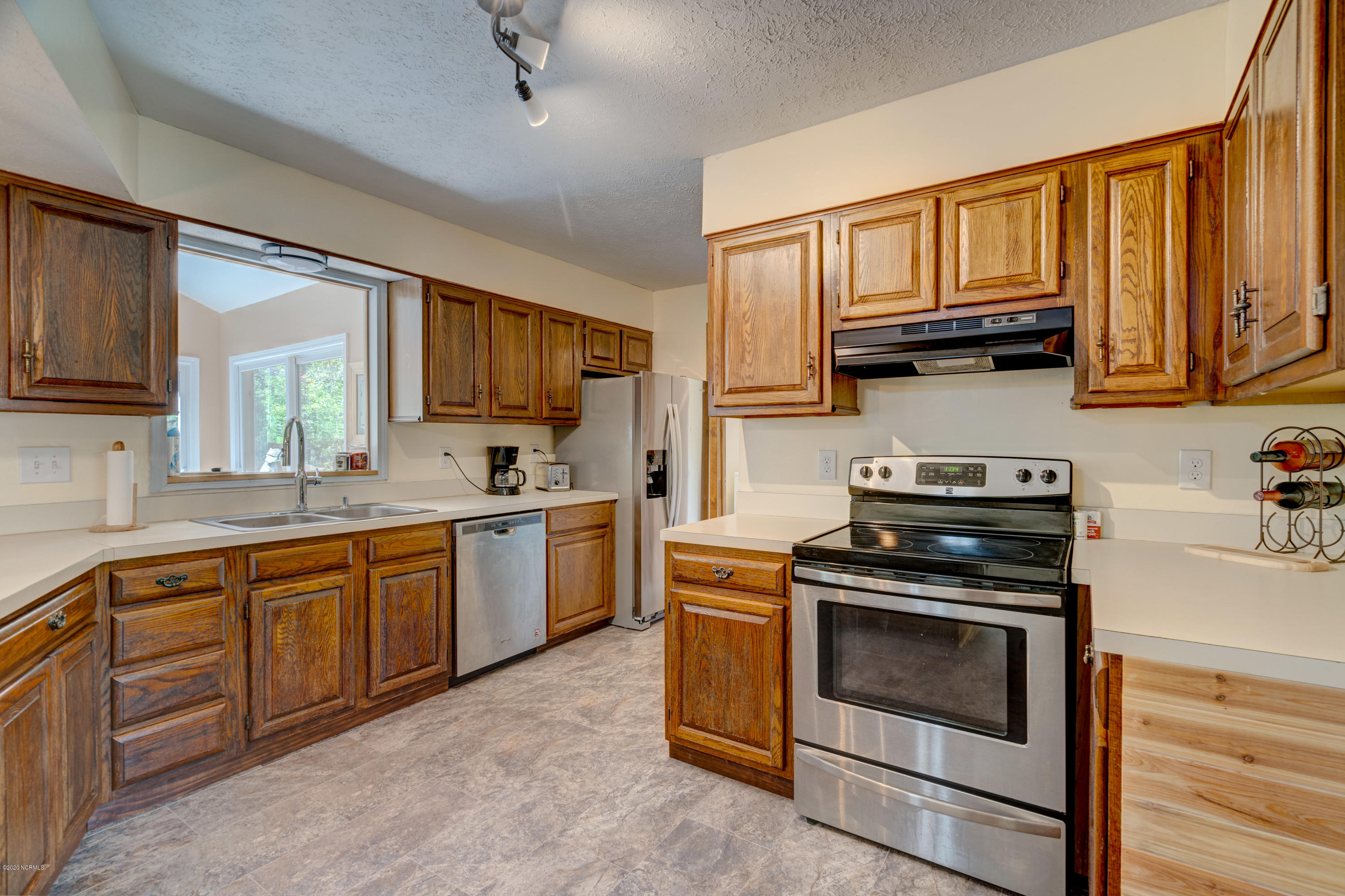 131 Albemarle Road Wilmington, NC 28405 - Photo 8 of 38 131AlbermarleEdit-21