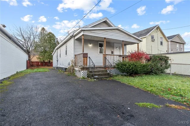 $1,500 | 1522 Valley Drive, Syracuse, NY 13207