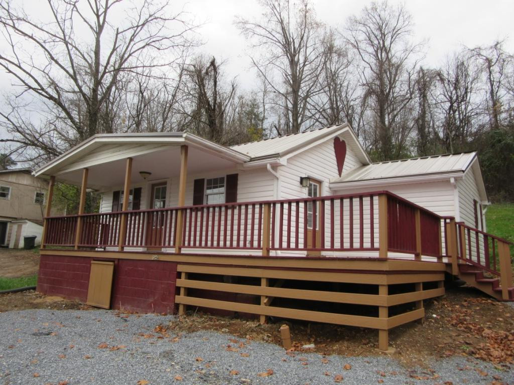 1816 Siam Road Elizabethton, TN 37643 - Photo 1 of 14 Photo 1