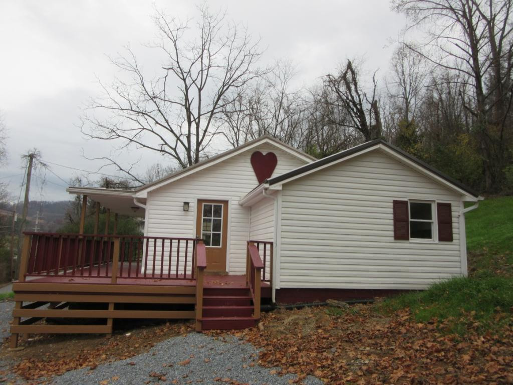 1816 Siam Road Elizabethton, TN 37643 - Photo 3 of 14 Photo 3