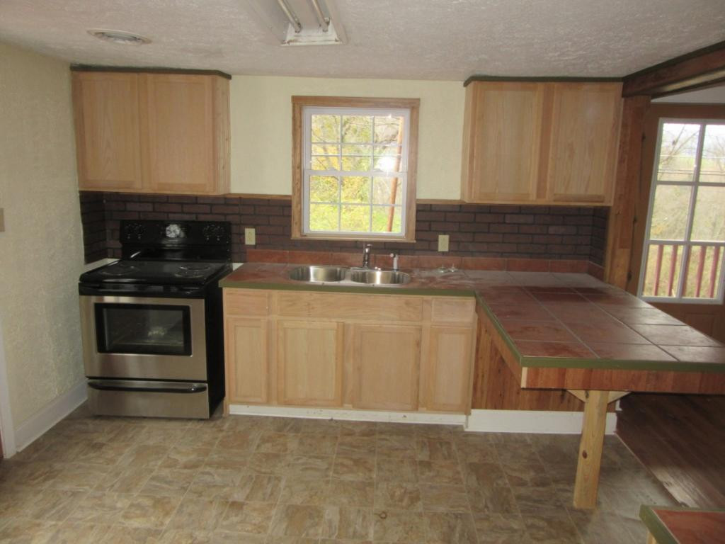 1816 Siam Road Elizabethton, TN 37643 - Photo 7 of 14 Photo 7