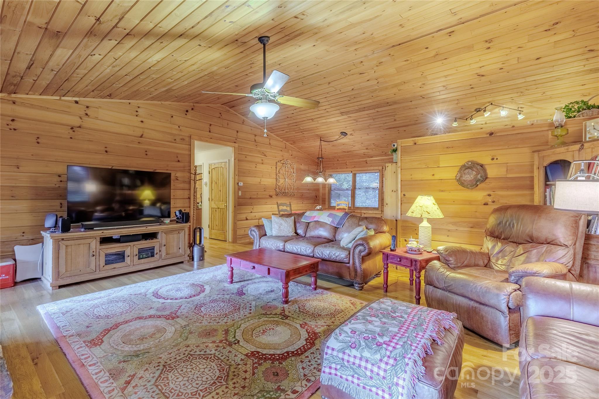 701 Treehouse Road Whittier, NC 28789 - Photo 12 of 36 Gallery Image 12
