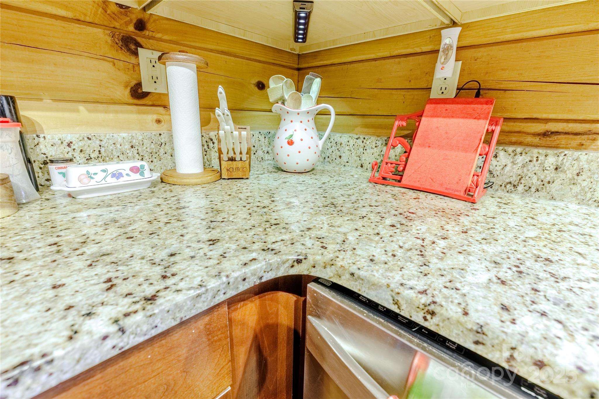 701 Treehouse Road Whittier, NC 28789 - Photo 15 of 36 Gallery Image 15