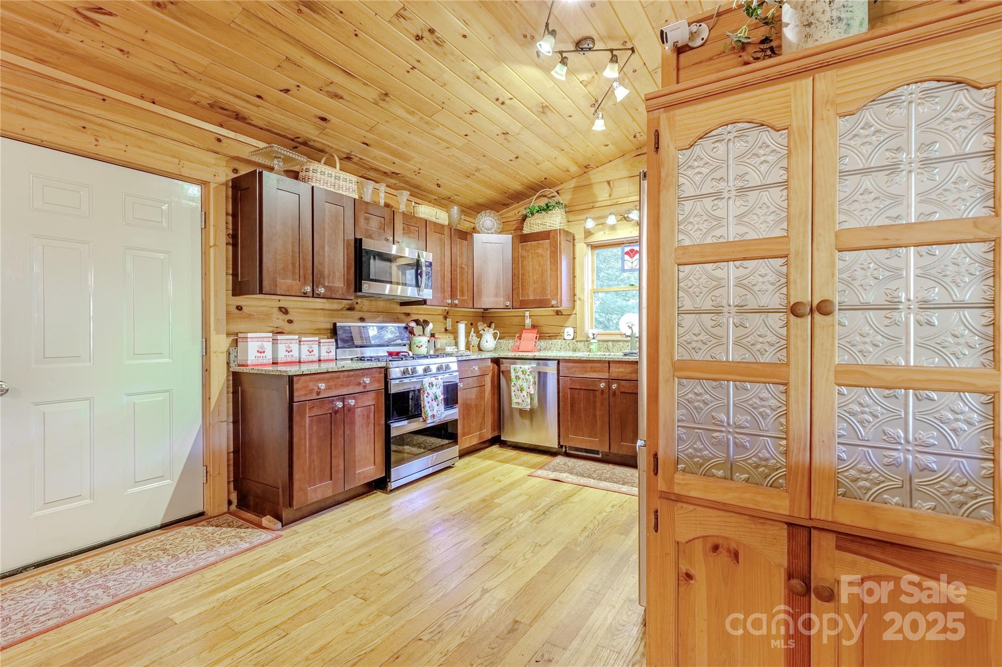 701 Treehouse Road Whittier, NC 28789 - Photo 16 of 36 Gallery Image 16