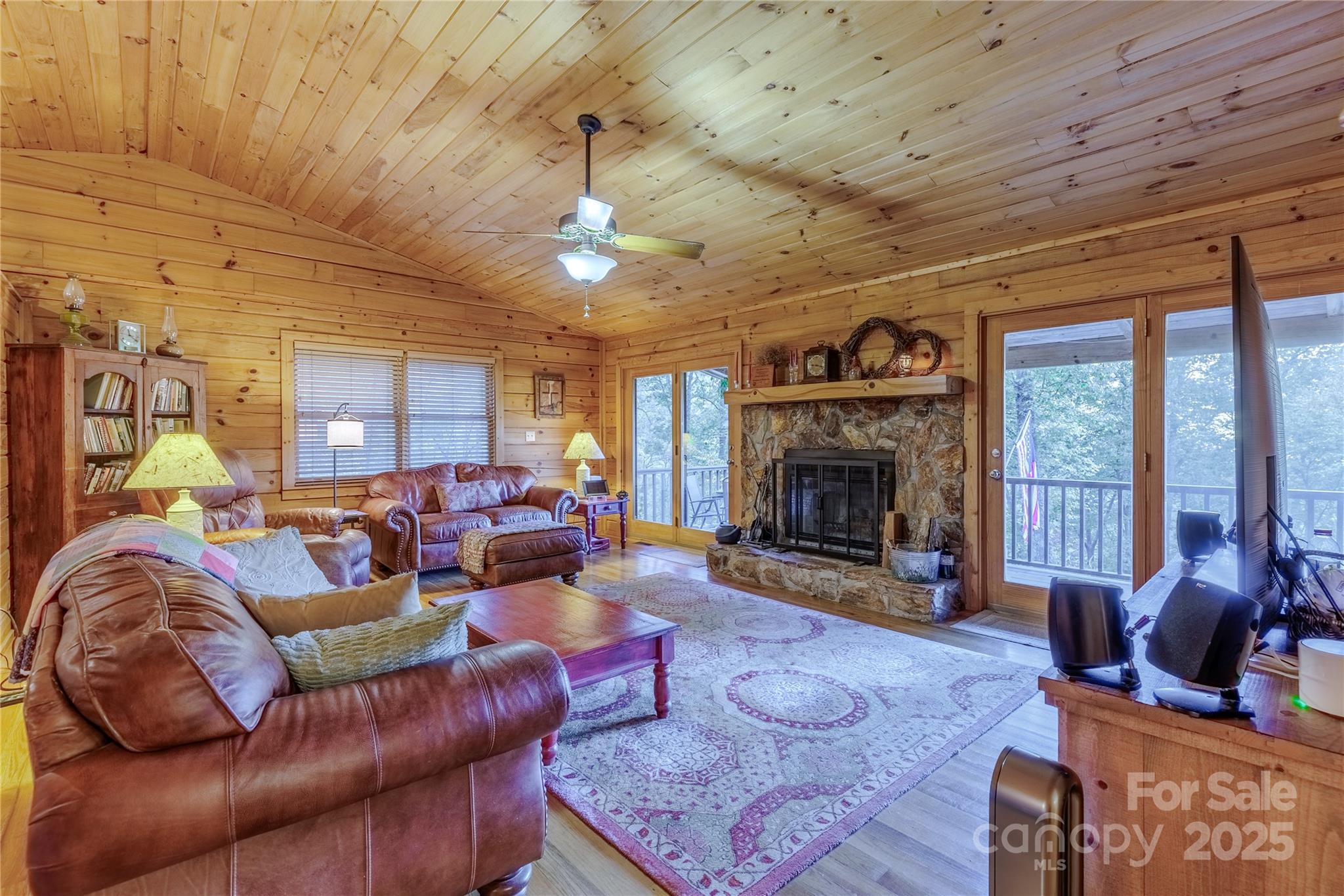 701 Treehouse Road Whittier, NC 28789 - Photo 10 of 36 Gallery Image 10