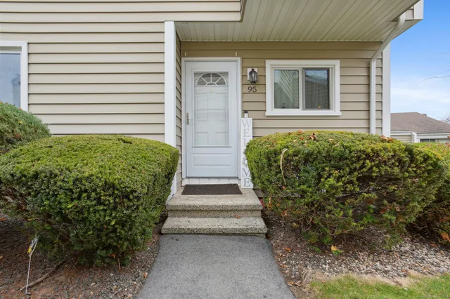 $330,000 | 95 Monticello Drive, Unit 95, Branford, CT 06405