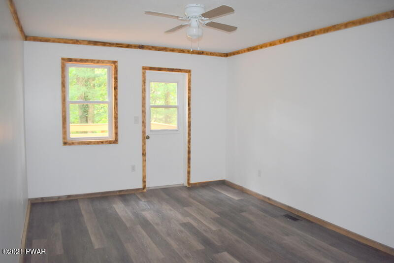 84 Riverside Drive Hawley, PA 18428 - Photo 27 of 30 DSC_0020-001