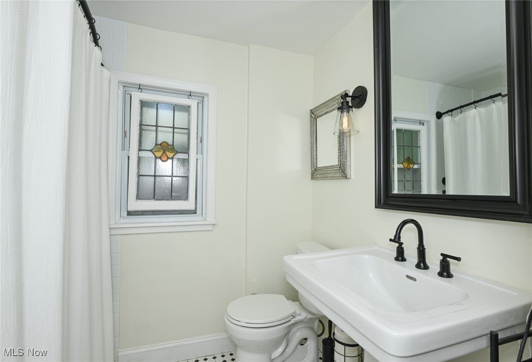 1236 Murray Avenue Akron, OH 44310 - Photo 14 of 29 Full bathroom featuring toilet and a shower with shower curtain